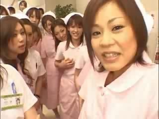 Asiatiskapojke sjuksköterskor njuta kön på topp
