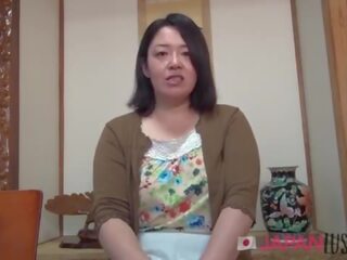 Topolake middle-aged japoneze perëndeshë dashuron pecker indoors dhe jashtë